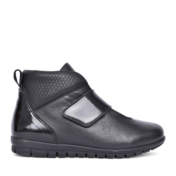 ADESSO Kelsey Black Leather Boot